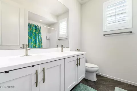 Bath - 3557 E Tina Dr, Phoenix, AZ 85050 photo 5 of 5