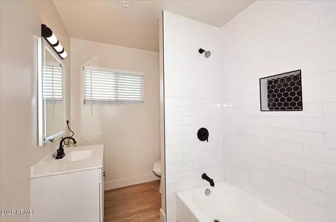 Bath - 2002 W Turney Ave, Phoenix, AZ 85015 photo 3 of 6