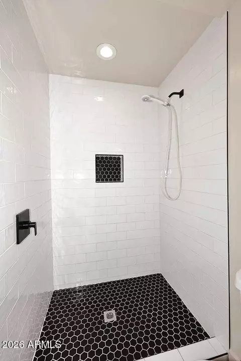 Bath - 2002 W Turney Ave, Phoenix, AZ 85015 photo 6 of 6