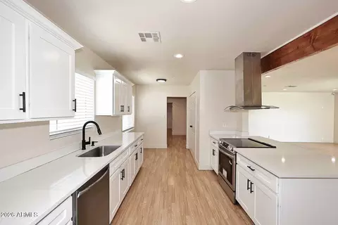 Kitchen - 2002 W Turney Ave, Phoenix, AZ 85015 photo 5 of 5