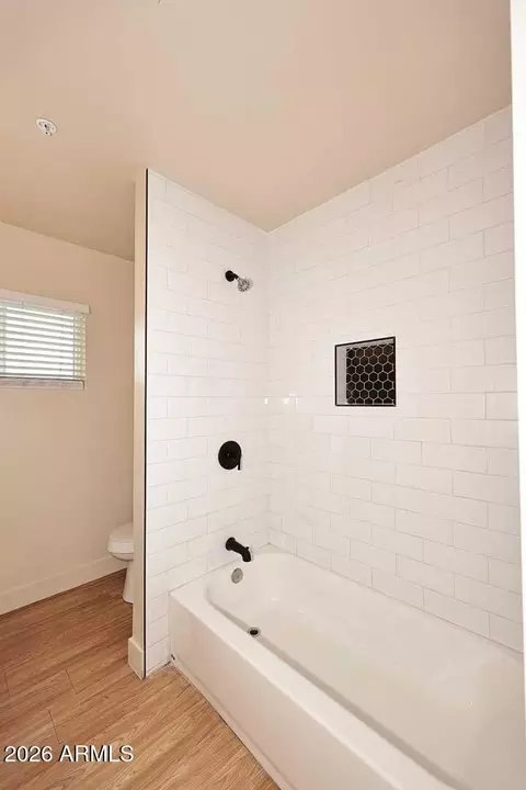 Bath - 2002 W Turney Ave, Phoenix, AZ 85015 photo 4 of 6