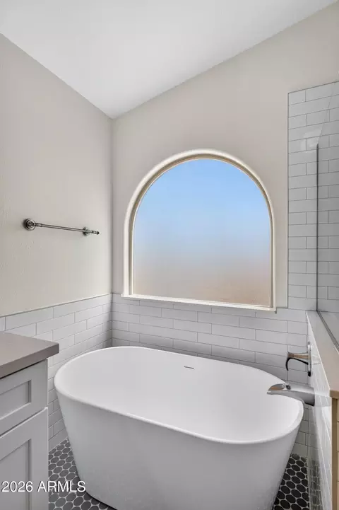 Bath - 4719 E Rockledge Rd, Phoenix, AZ 85044 photo 6 of 7