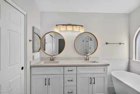 Bath - 4719 E Rockledge Rd, Phoenix, AZ 85044 photo 7 of 7