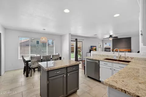 Kitchen - 4719 E Rockledge Rd, Phoenix, AZ 85044 photo 5 of 7