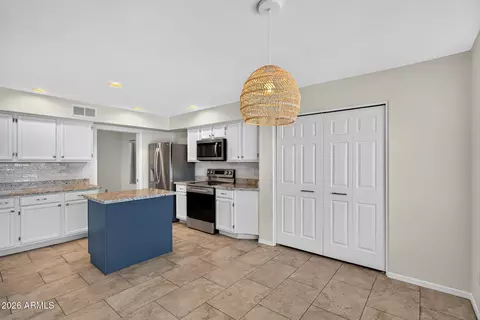 Kitchen - 4719 E Rockledge Rd, Phoenix, AZ 85044 photo 3 of 8