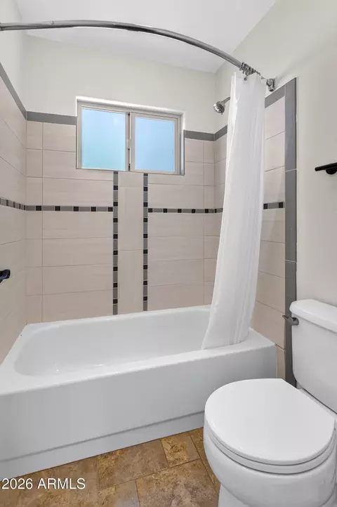 Bath - 4719 E Rockledge Rd, Phoenix, AZ 85044 photo 3 of 7