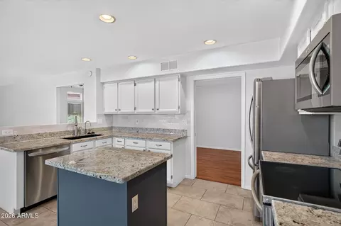 Kitchen - 4719 E Rockledge Rd, Phoenix, AZ 85044 photo 5 of 8