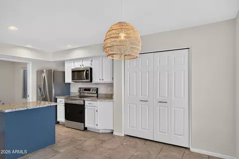 Kitchen - 4719 E Rockledge Rd, Phoenix, AZ 85044 photo 1 of 8