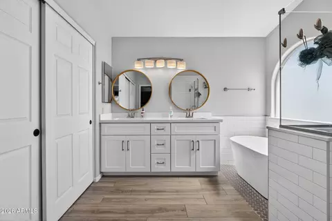 Bath - 4719 E Rockledge Rd, Phoenix, AZ 85044 photo 1 of 6
