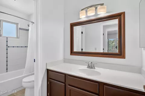 Bath - 4719 E Rockledge Rd, Phoenix, AZ 85044 photo 2 of 7