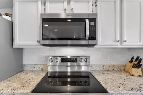 Kitchen - 4719 E Rockledge Rd, Phoenix, AZ 85044 photo 6 of 7