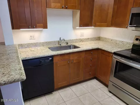 Kitchen - 3230 E Pinchot Ave #3, Phoenix, AZ 85018 photo 6 of 6