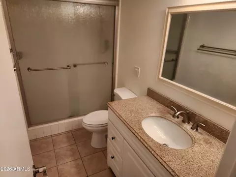 Bath - 3230 E Pinchot Ave #3, Phoenix, AZ 85018 photo 1 of 2