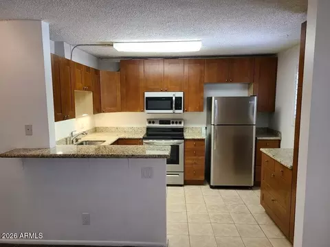Kitchen - 3230 E Pinchot Ave #3, Phoenix, AZ 85018 photo 4 of 6