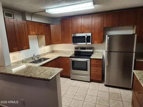 Kitchen - 3230 E Pinchot Ave #3, Phoenix, AZ 85018 photo 3 of 6