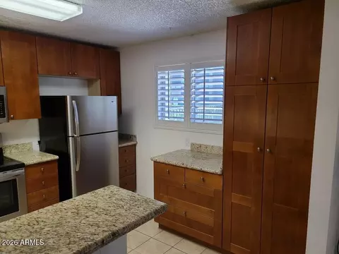 Kitchen - 3230 E Pinchot Ave #3, Phoenix, AZ 85018 photo 5 of 6