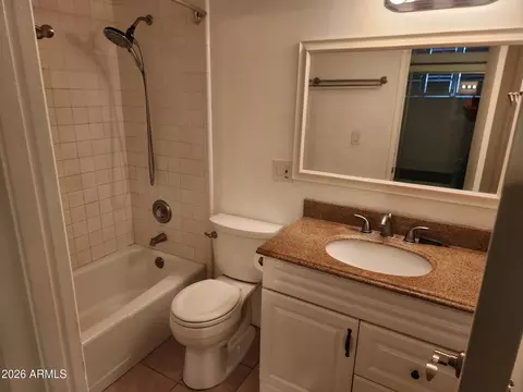 Bath - 3230 E Pinchot Ave #3, Phoenix, AZ 85018 photo 2 of 2