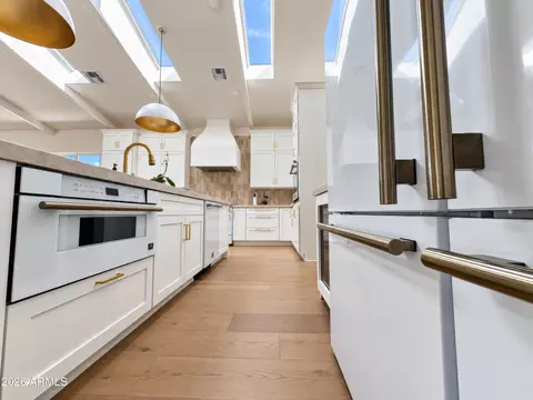 Kitchen - 4048 Edgemont Ave, Phoenix, AZ 85008 photo 3 of 7