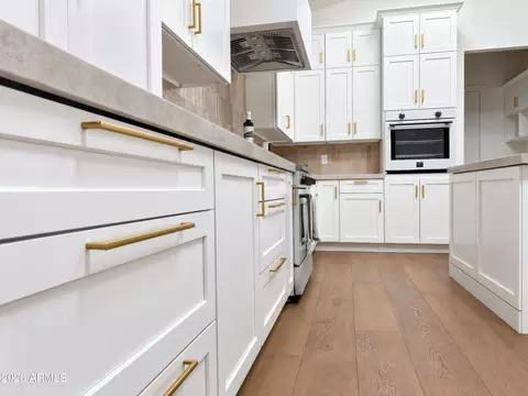 Kitchen - 4048 Edgemont Ave, Phoenix, AZ 85008 photo 4 of 7