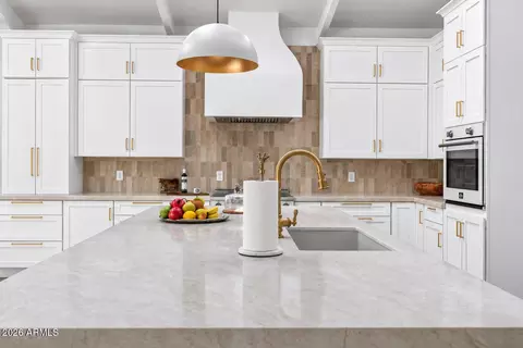 Kitchen - 4048 Edgemont Ave, Phoenix, AZ 85008 photo 5 of 7