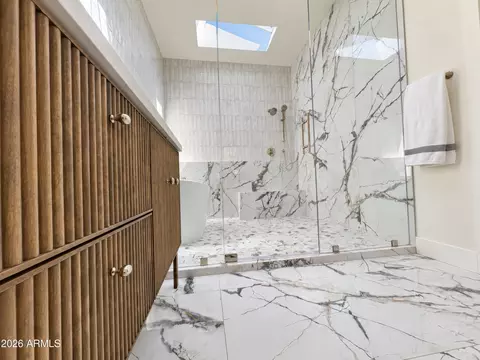 Bath - 4048 Edgemont Ave, Phoenix, AZ 85008 photo 6 of 10