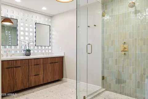 Bath - 7528 N 6th Pl, Phoenix, AZ 85020 photo 1 of 6