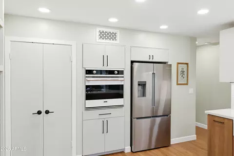 Kitchen - 7528 N 6th Pl, Phoenix, AZ 85020 photo 2 of 5