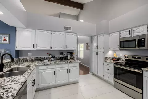 Kitchen - 3533 E Saltsage Dr, Phoenix, AZ 85048 photo 2 of 2