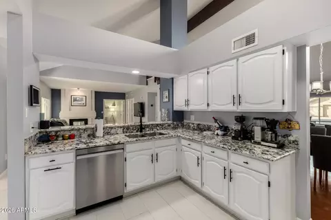 Kitchen - 3533 E Saltsage Dr, Phoenix, AZ 85048 photo 1 of 2
