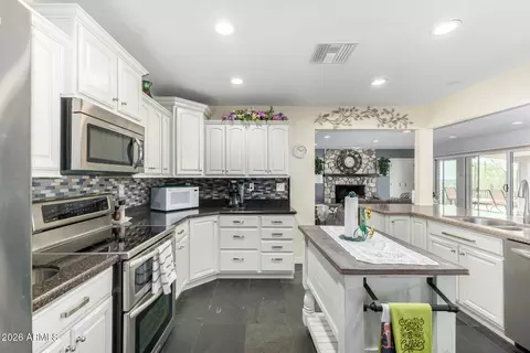 Kitchen - 3650 E Quenton Dr #5, Mesa, AZ 85215 photo 4 of 5