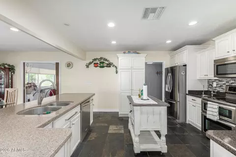 Kitchen - 3650 E Quenton Dr #5, Mesa, AZ 85215 photo 3 of 5