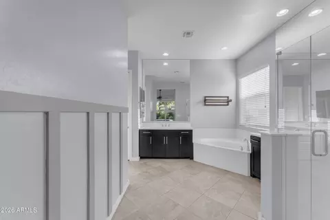 Bath - 3926 E Cassia Ln, Gilbert, AZ 85298 photo 1 of 3