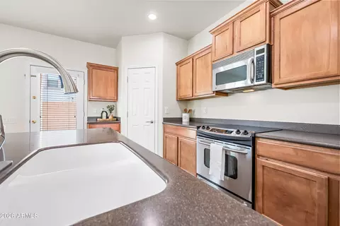 Kitchen - 11153 E Sonrisa Ave, Mesa, AZ 85212 photo 5 of 6