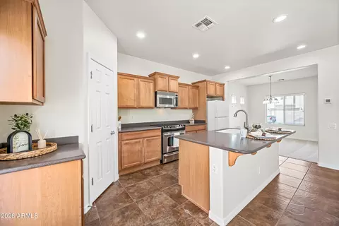 Kitchen - 11153 E Sonrisa Ave, Mesa, AZ 85212 photo 2 of 6