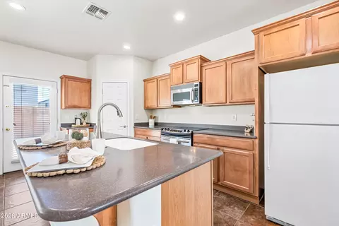Kitchen - 11153 E Sonrisa Ave, Mesa, AZ 85212 photo 1 of 6