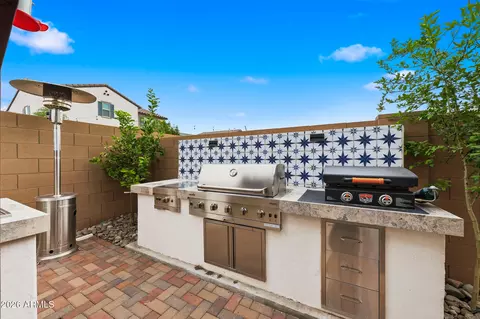 Exterior - 2208 E Palmdale Ln, Gilbert, AZ 85298 photo 9 of 14