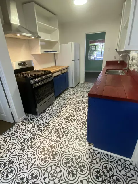 Kitchen - 2831 N 33rd Pl, Phoenix, AZ 85008 photo 1 of 2