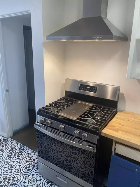 Kitchen - 2831 N 33rd Pl, Phoenix, AZ 85008 photo 2 of 2