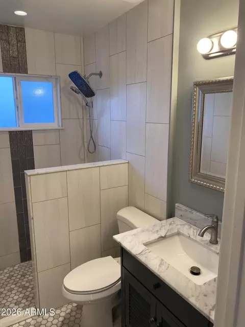 Bath - 2831 N 33rd Pl, Phoenix, AZ 85008 photo 2 of 3