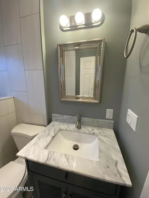 Bath - 2831 N 33rd Pl, Phoenix, AZ 85008 photo 3 of 3
