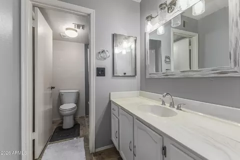 Bath - 8231 N 21st Dr #E208, Phoenix, AZ 85021 photo 1 of 3