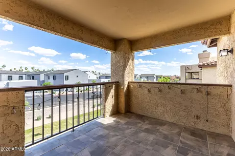 Exterior - 8231 N 21st Dr #E208, Phoenix, AZ 85021 photo 2 of 11