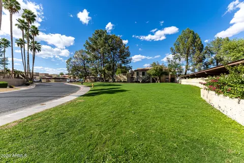 Exterior - 8231 N 21st Dr #E208, Phoenix, AZ 85021 photo 9 of 11