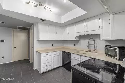 Kitchen - 8231 N 21st Dr #E208, Phoenix, AZ 85021 photo 2 of 3