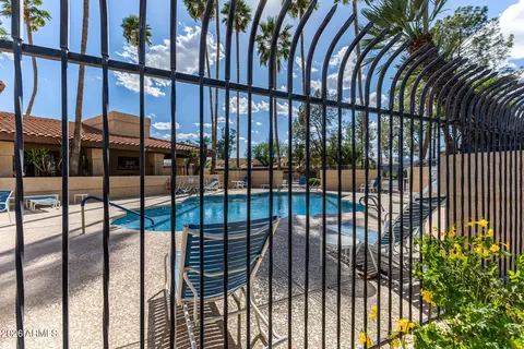 Exterior - 8231 N 21st Dr #E208, Phoenix, AZ 85021 photo 10 of 11