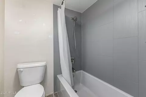 Bath - 8231 N 21st Dr #E208, Phoenix, AZ 85021 photo 2 of 3