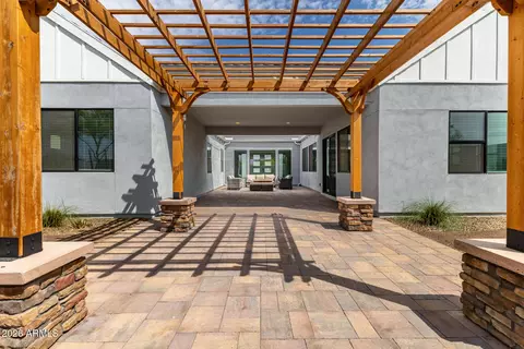 Exterior - 9818 S 7th Pl, Phoenix, AZ 85042 photo 7 of 14