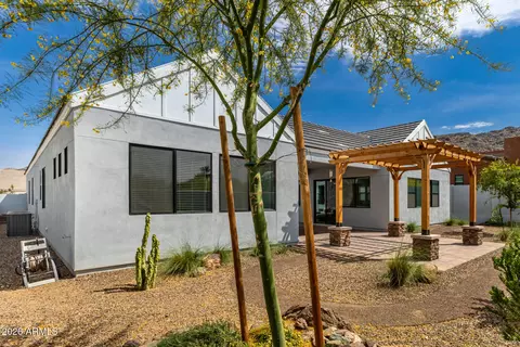Exterior - 9818 S 7th Pl, Phoenix, AZ 85042 photo 9 of 14