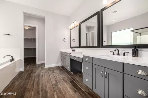 Bath - 9818 S 7th Pl, Phoenix, AZ 85042 photo 1 of 4