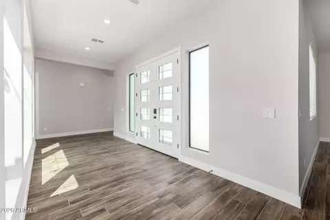 Entry Way - 9818 S 7th Pl, Phoenix, AZ 85042 photo 1 of 2